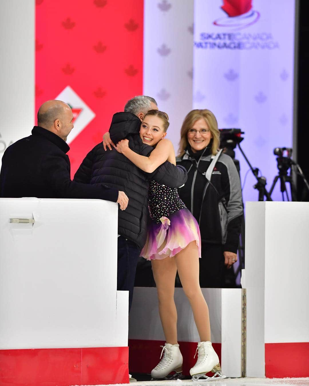 Justine Brasseurのインスタグラム：「Happy birthday to my amazing coach and throwback to a happy moment at Nationals last year⛸ bonne fête Bruno et merci pour tout!!! 😁💙 #figureskating #skatecanada #edeaskates」