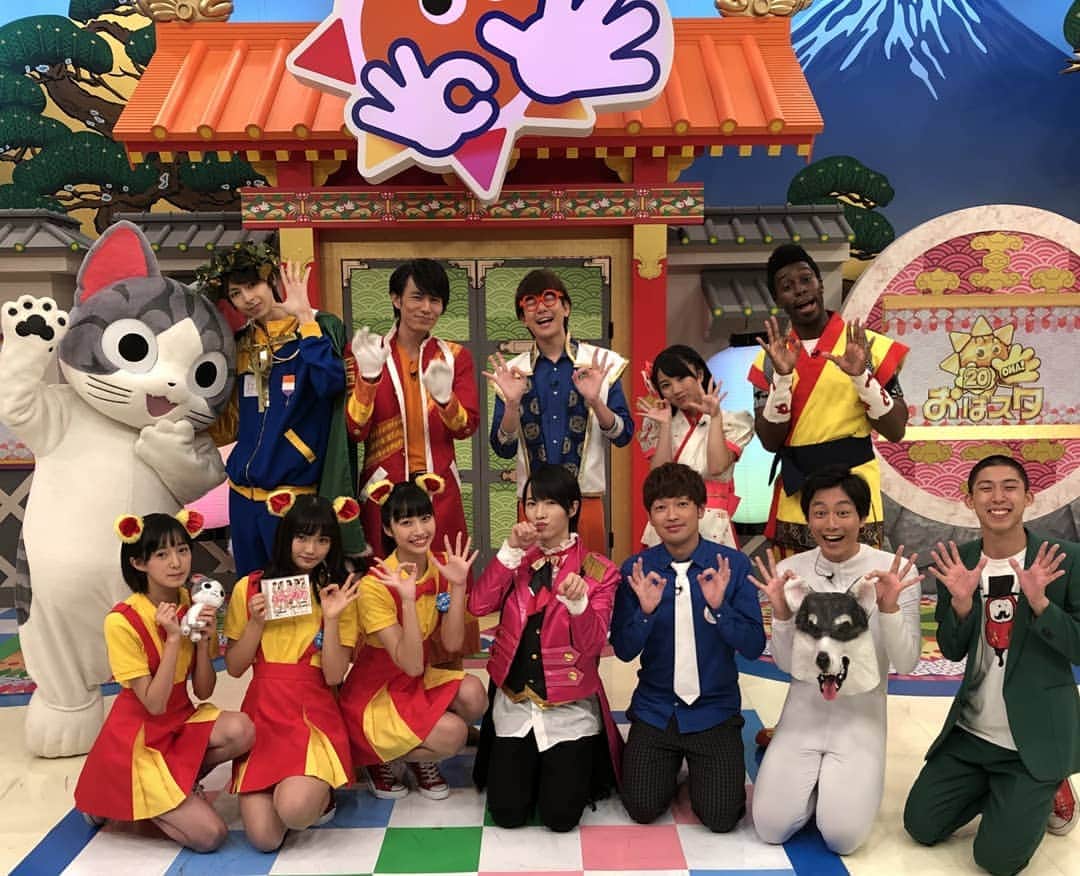 中村竜太郎 のインスタグラム：「「#おはスタ」見てくれた方ありがとうございました！同郷のどんぐりたけしと初共演でした！ちなみに稀勢の里も同郷！今、牛久市が熱い！ #シューマッハ」