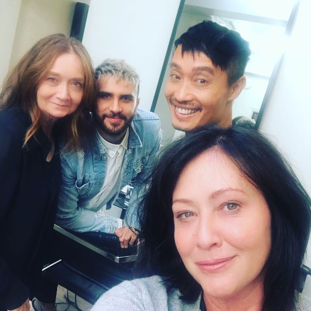 シャナン・ドハーティーさんのインスタグラム写真 - (シャナン・ドハーティーInstagram)「This crew. Thank you @anhcotran for giving my mom a fresh look. I’d only trust you with that mission. And yeah.... my hair too!! ❤️ thank you Eddie @e_mendez for all you do. Love you guys. @themamarosa」9月11日 10時15分 - theshando