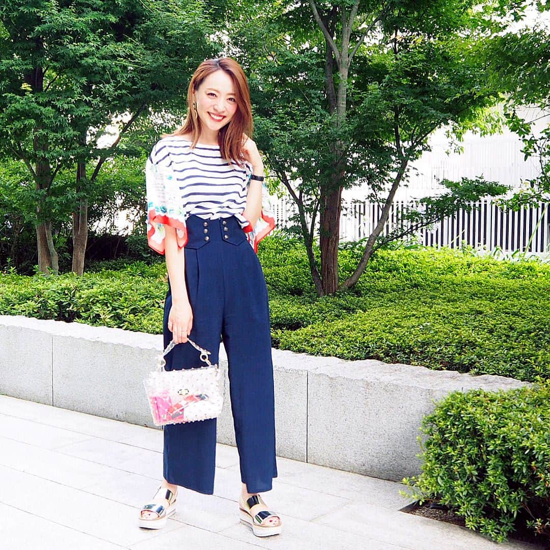 磯部奈央さんのインスタグラム写真 - (磯部奈央Instagram)「Coordinate☺︎❤︎ . 夏が終わっちゃう前に夏コーデアップ🤭💦 . 一目惚れした、デザイン性たっぷりのグレースコンチネンタルのトップスです💓 . . . #tops …#gracecontinental  #pants …#nostalgia  #shoes …#matilda  #bag …#bloom. . . . #coordinate #style #ootd #instagood #instafashion #コーデ #シンプルコーデ #ファッション #コーディネート #fashion #outfit #クリアバッグ #スタッズ #ツイード #グレースコンチネンタル」9月11日 10時28分 - nao_isobe729