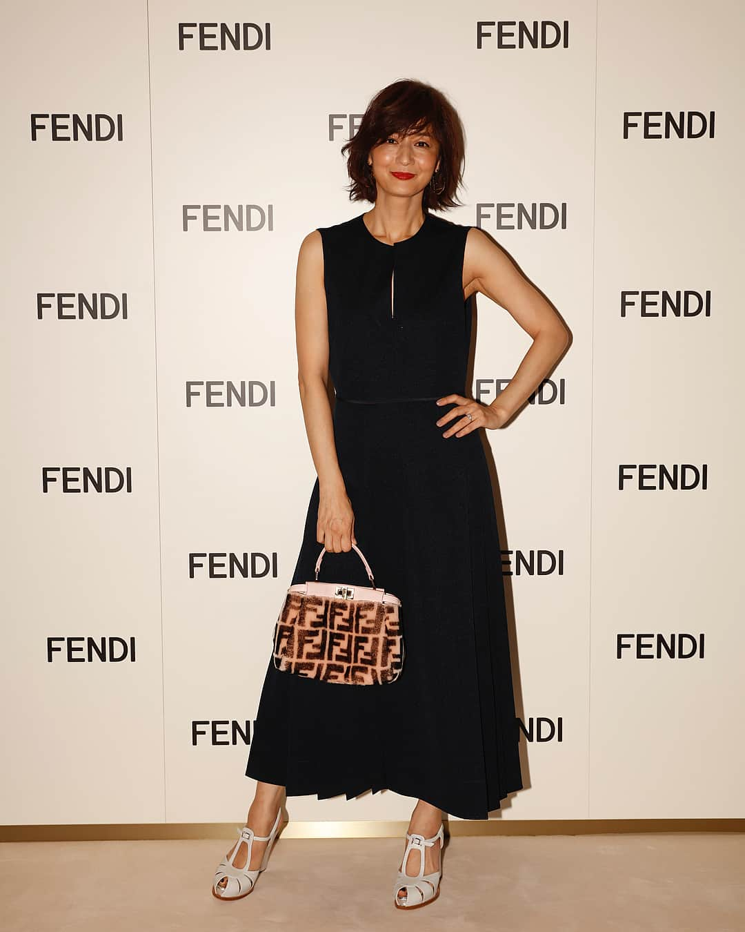 富岡佳子さんのインスタグラム写真 - (富岡佳子Instagram)「@fendi #dress #fendi #peekaboo  スワイプ4枚目…フェンディ のフープピアス見えるかな？！ 左右でカラーが違うんだよ☺︎」9月11日 10時50分 - yoshikotomioka