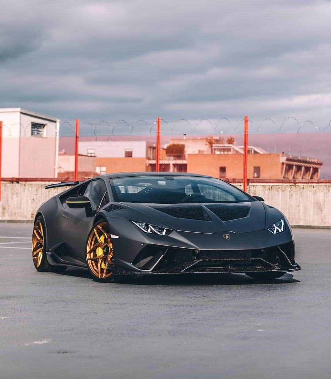 Lamborghiniのインスタグラム：「- Carbon - #lamborghini」