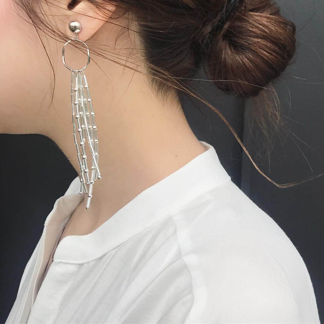 のインスタグラム：「new hanna made  silver fringe pierce 販売してます☺︎ #フリンジピアス #hannamade #handmade #pierce #earring  #silver #ピアス #大振りピアス #大振りイヤリング#シルバーアクセサリー #シルバー」