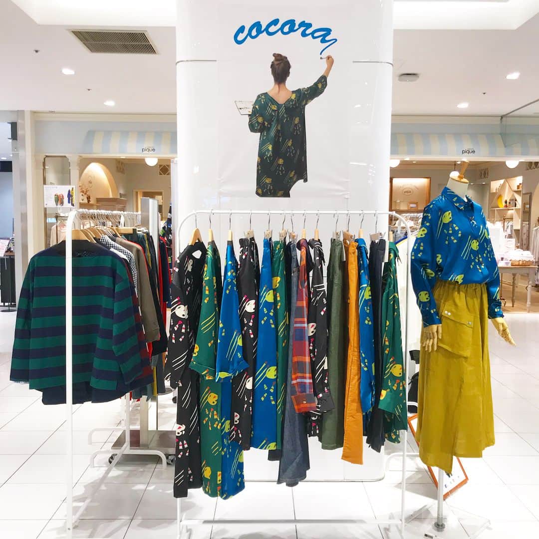のインスタグラム：「【LIMITED SHOP】西館1F「COCORA」が期間限定でオープン！ . ＰＯＰなグラフィックをシンプルなシルエットにのせて、上質素材なのに遊び心のある今までありそうでなかった大人服を提案✨ . 期間：9/11(火)～9/25(火) 会場：西館１F 特設会場 . . 🍂秋のファッションキャンペーン🍂 『ワタシ アップデート』 をキーワードに秋のファッションキャンペーンを開催中！ . 詳細はプロフィール画面のURL 名古屋パルコ公式ホームページにてご覧ください！ . . #cocora #ココラ #drawing #ワンピース #チェック #パレット柄 #秋コーデ #秋服 #pattren #fashion #style #styling #original #dots #border #カメラ柄 #大人カジュアル #秋のファッションキャンペーン #ワタシアップデート #名古屋パルコ #名古屋PARCO #nagoyaparco #名古屋 #nagoya #栄 #矢場町」
