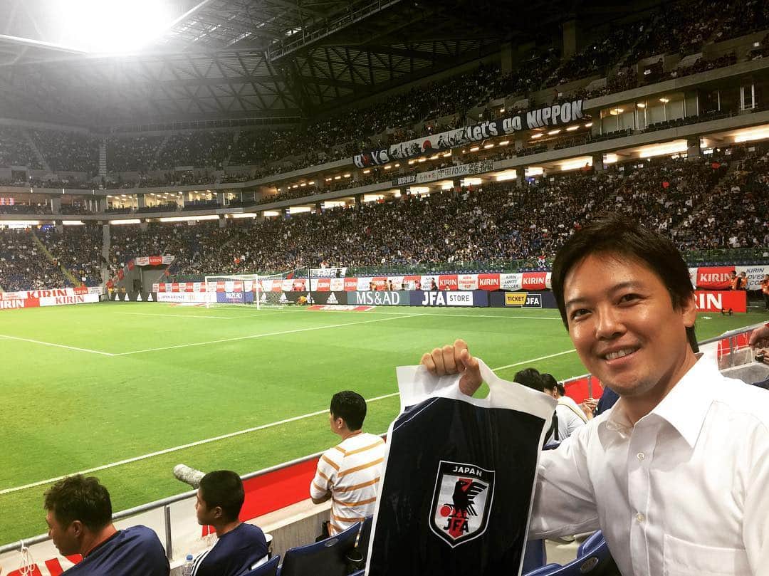 のインスタグラム：「森保ジャパン🇯🇵初陣！  このあと、日本テレビ系で生中継！！ スタジアム全体の興奮度合いが、いつもの吹田と違う...！！ #森保ジャパン  #パナソニックスタジアム吹田  #めちゃ近い #代表戦楽しみ  #選手入場時 #とりはだもん  #では集中します」