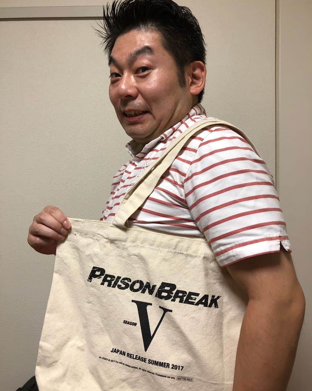 山本高広さんのインスタグラム写真 - (山本高広Instagram)「#プリズンブレイク #prisonbreak #シーズン5 #外画 #吹き替え #声優 #マイケル #リンカーン #ティーバッグ #声 #ものまね #1人プリズンブレイク #マイケルに関しては #顔マネも #Hulu #海外#ドラマ#第1話#冒頭#釈放#する#警官#第2話#以降#片目#の#アラブ人#AminElGamal #キュクロプス役 #手ブレが凄い」9月11日 20時53分 - _yamamoto_takahiro_