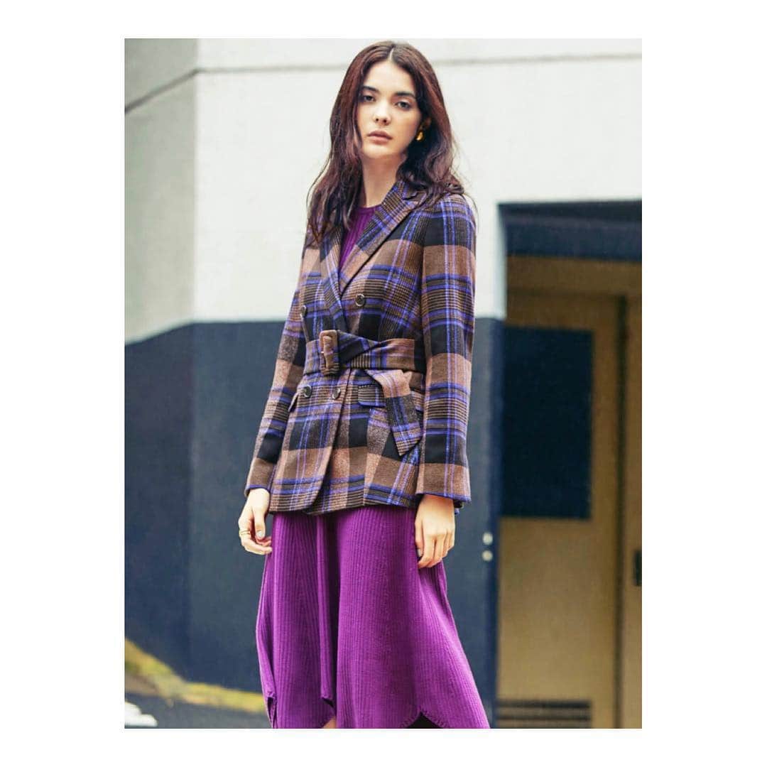 のインスタグラム：「"Jewel Changes AUTUMN 2018" . JACKET ¥20,520（tax in） 6622-144-0319 DRESS ¥12,960（tax in） 6626-119-2788 . #jewelchanges#jewelchangesAW18#autumnfashion #ladiesfashion #womenstyle #jcstagram#ジュエルチェンジズ #ジャケット#ニットワンピース #ジャケットコーデ #ワンピースコーデ #知的で凛とした私になれる服#小山田早織」