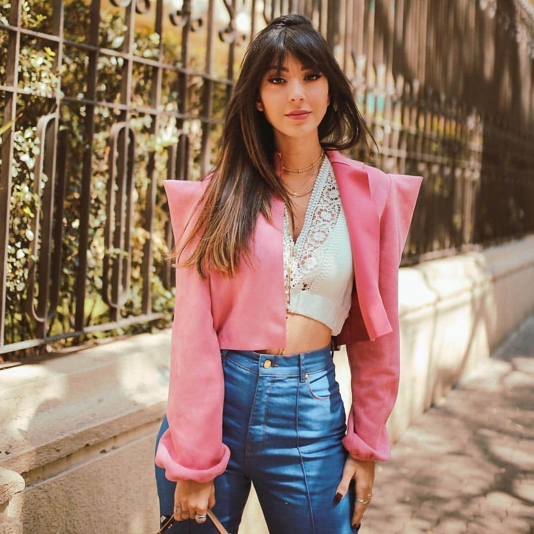 Gabriela Salesのインスタグラム：「Antes de colocar o rabo, não disse qual. Só pq amei a foto 💗」