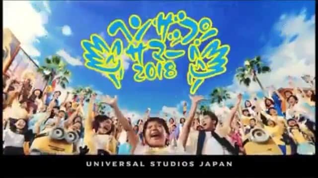 長谷部瞳のインスタグラム：「・ 実は出てました❤️ 黄色いカーディガンのママです。 びしょ濡れ雪まみれ！！ ほんとにハチャメチャ大熱狂でした🤣⛲️ 皆さんはヘンザップしちゃうような 夏の思い出は作れましたか？？🙌 ・ #ユニバーサルスタジオジャパン #ユニバ #ヘンザップサマー #CM #夏イベント #ミニオン」