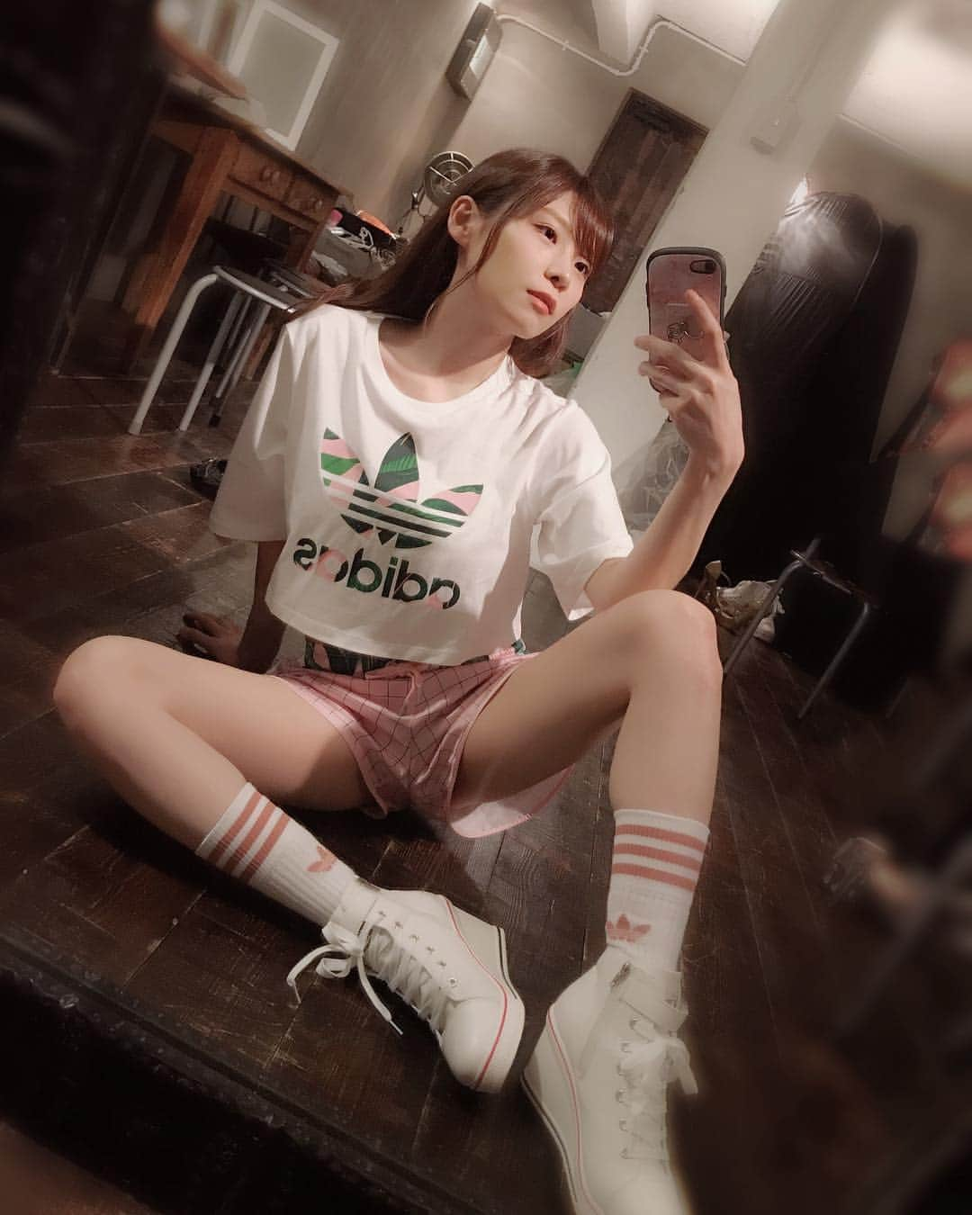 三井里彩さんのインスタグラム写真 - (三井里彩Instagram)「adidas with apeach 🖖📱😝😜 . . . #衣装 #グラドル自画撮り部 #セルフィ #グラビアアイドル #グラドル #三井里彩 #ポートレート女子 #人物写真 #カメラ部 #セクシー #グラマー #ボディメイク #えろかわ #adidasfashion #selpic #sportystyle #japanmodel #gravureidol #shootingday #risamitsui #셀카타임 #셀프카메라 #모델 #그라비아 #아이돌 #섹시 #촬영 #인물 #패션화보 #옷스타그램일상」9月12日 14時21分 - risa__mitsui