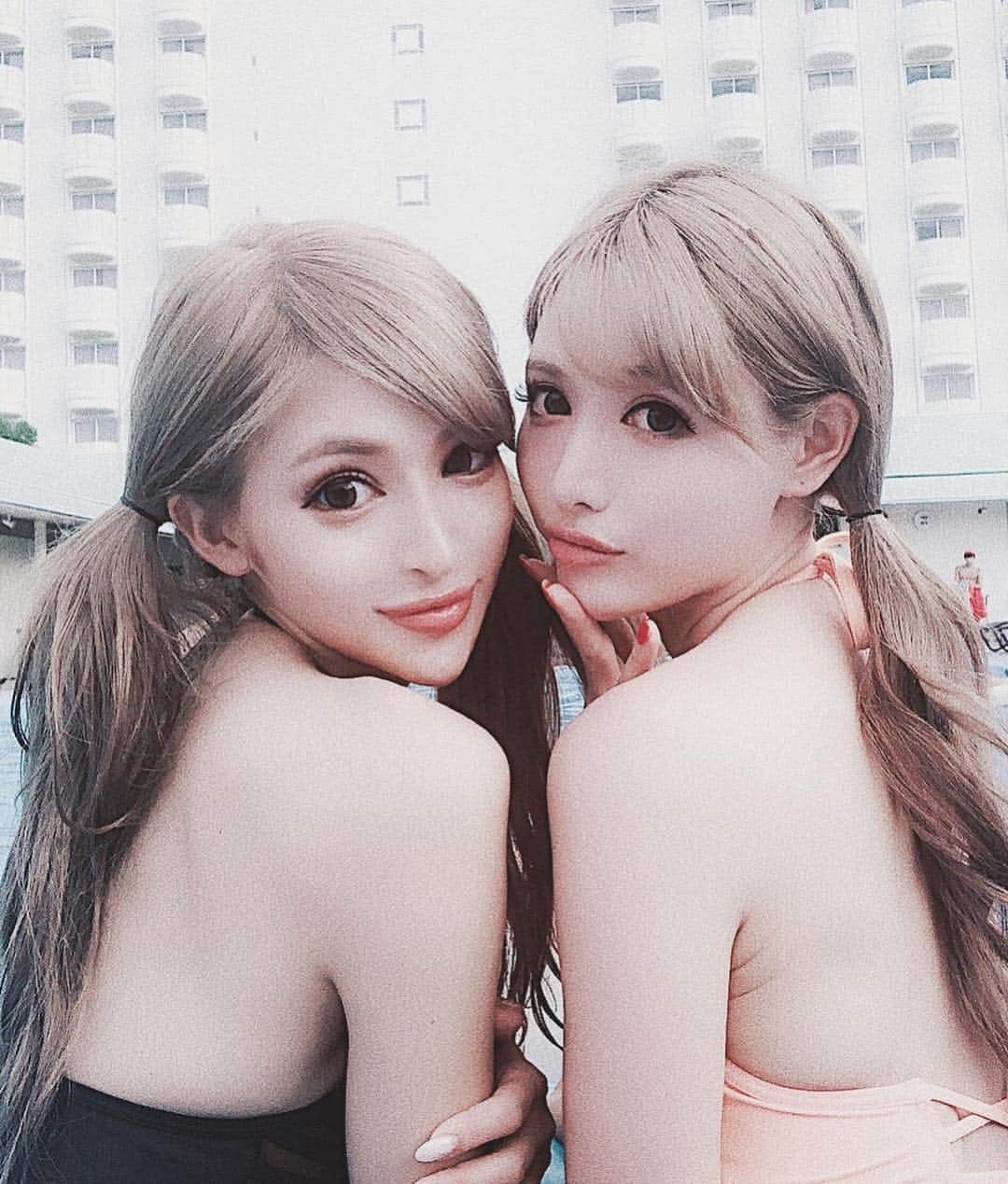 小原優花さんのインスタグラム写真 - (小原優花Instagram)「💞しずかちゃん💞《 @mutoshizuka0204 》とプール入る時にお揃いツインテール👩‍❤️‍👩💕 ・ ツインテールをしたおじさんだよっ👧🏽👧🏽💓ww 夏終わっちゃって寂しいけど、楽しい思い出できたから満足です🤗🌺💛💛💛 ・ ・ いつも優しくて、どんな時も楽しい気持ちにさせてくれるしずかちゃん👱🏼‍♀️🌼💓 ・ 大好きで大好きで♡♡来年の夏はもっといっぱい遊べますように🌈💕気が早い！🤣笑笑 ・ ・ #プール #思い出 #しずかちゃん #お揃い #ツインテール #楽しすぎた #ぷかぷか #話してるとき気がついたら浮き輪離れがち編 #tiktok #初めてしたよ #ストーリーにUPするね #やり方わからなくて頭ぶつけたよ🤣」9月12日 15時42分 - yunkoro519