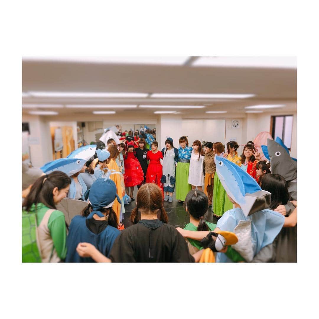 清水麻璃亜のインスタグラム：「* 本日初日です！！！ 初主演、乙姫を演じます👸🏻✨ 常にキャストのみなさん、ファンのみなさんが私を支えてくださいました！ 優しさと愛をたくさん感じた稽古期間💓 いっぱいの感謝をしっかり舞台上で返すぞ〜！！ * みんなで頑張ってきた作品を やっとみなさんに届けられると思うと ワクワクです！！ ぜひ草月ホールの竜宮城に会いに来てくださ🐢✨」