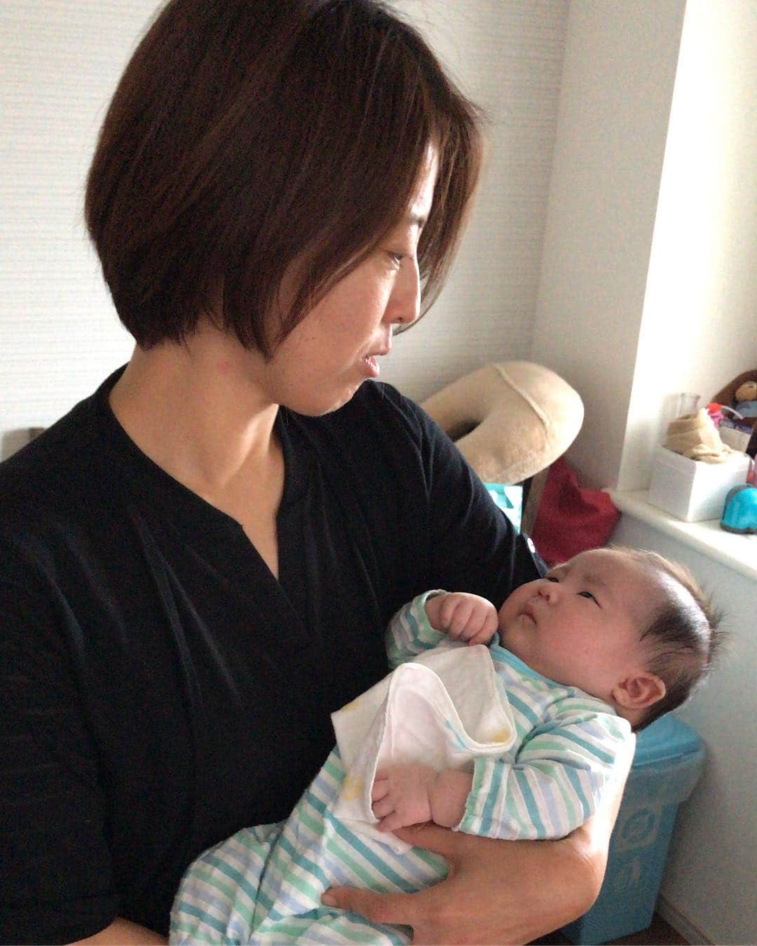 高橋みゆきのインスタグラム：「サッコちゃん来てくれた🙌ミポリンと元気ちゃんも😆❣️心ノ祐たくさん抱っこしてくれたよ〜👶 #サッコちゃん #ミポリン #元気ちゃん #心ノ祐 #クラ吉 #遊んでもらった #ありがとう #たくさんオナラしたね」