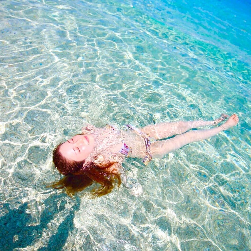 藤井リナさんのインスタグラム写真 - (藤井リナInstagram)「Feels good  #sea #bikini #sun #earth #happy #peace #smile #lenafujii #fujiilena #藤井リナ #藤井莉娜」9月12日 17時06分 - lenafujii0702