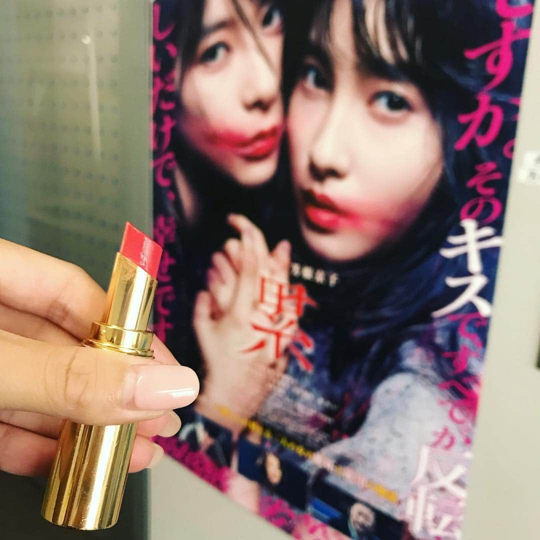 小澤陽子さんのインスタグラム写真 - (小澤陽子Instagram)「watched this Ꙭ✦  先日の脱力にも来てくれた、土屋太鳳さんが主演を務めている、映画🎬『累』(かさね)。 . . ホラーとは違う”恐さ”で、とにかく、土屋太鳳さんと芳根京子さんの、”2人の演技のすごさ”が際立つ😳😳！！✨ 劣等感が入り組み、先が想像できないストーリー… とっても引き込まれて、面白かったです！！！. .  #ニセモノが本物を越える瞬間 #累 #おざよーmovie🎬 #口紅 #💄 #kiss #lips」9月12日 18時23分 - yoko.ozawa729