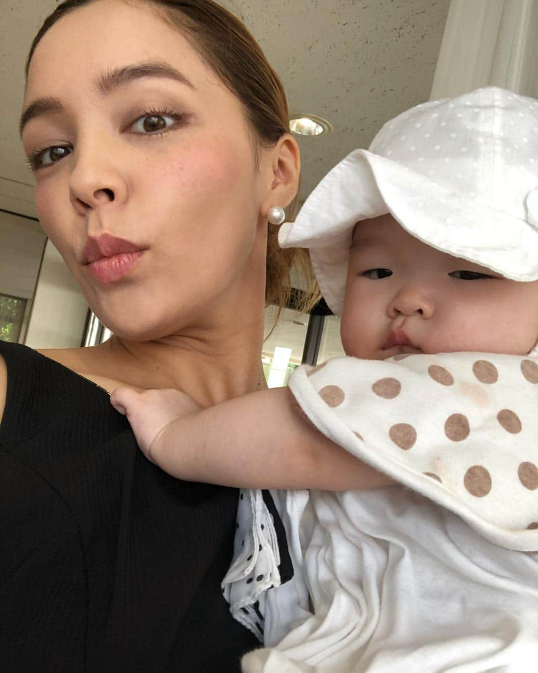 ステファニーさんのインスタグラム写真 - (ステファニーInstagram)「👶💖 天使ちゃん、だんだん大きくなってきたね♡ 子供が好きすぎて仕方ない… #love #baby #angel #family #赤ちゃん #たまらん #よだれまみれ #そして #気になる #BCG #レーザー治療 #できるのかな #😂」9月12日 18時53分 - steph_0928_