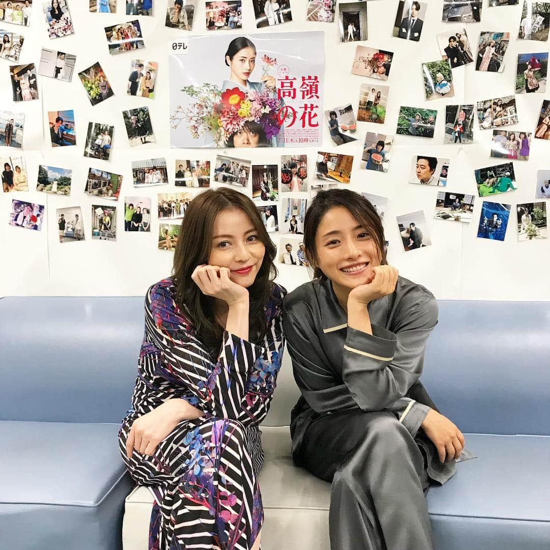 香里奈さんのインスタグラム写真 - (香里奈Instagram)「"Takane no Hana" The final episode!! From 10pm〜 today (JPN time) Don't miss it!! See you later 〜 💐  まもなく"高嶺の花" 最終回！！ お見逃しなく！！ with #satomiishihara #石原さとみ  #iamkarina #itisnotfake #forreal #ntv #japanesetvdrama #takanenohana #野島伸司 #日本テレビ #水曜ドラマ #22時 #高嶺の花 #finalepisode #最終回 #もも #ぷーさん #峯田和伸 #新庄千秋 #香里奈 #karina」9月12日 21時51分 - karina_official_221