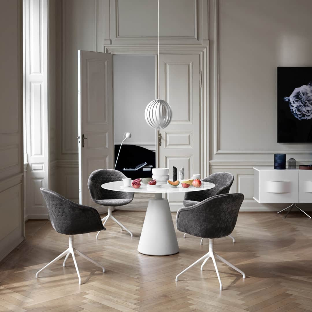 BoConceptさんのインスタグラム写真 - (BoConceptInstagram)「Gather around in comfort and style  #BoConcept #dining #diningroom #dineinstyle #diningtable #interior #hygge」9月12日 23時07分 - boconcept_official