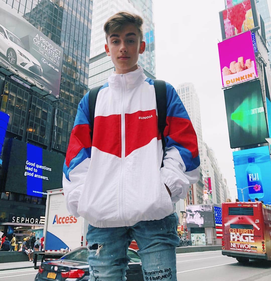 ジョニー・オーランドのインスタグラム：「rainy days in nyc☔️」