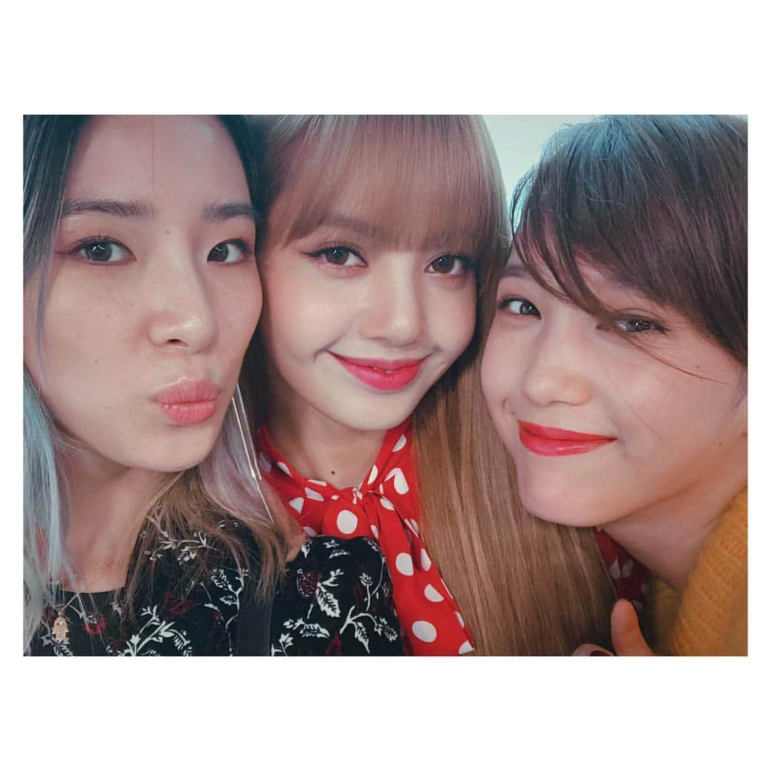 本田翼さんのインスタグラム写真 - (本田翼Instagram)「📸 nice to meet you❤︎ lisa and  irene #blackpink #michaelkors」9月13日 9時51分 - tsubasa_0627official