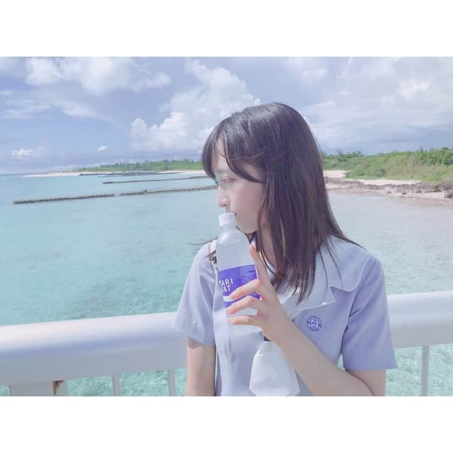 小栗有以さんのインスタグラム写真 - (小栗有以Instagram)「暑い日に＝ポカリスエット💙 スポーツに＝ポカリスエット💙 風邪引いてしまった時に=ポカリスエット💙  #インドネシア #ポカリスエット #ポカリ7 #青い海 #青い空 #宮古島」9月13日 12時26分 - yuioguri_1226