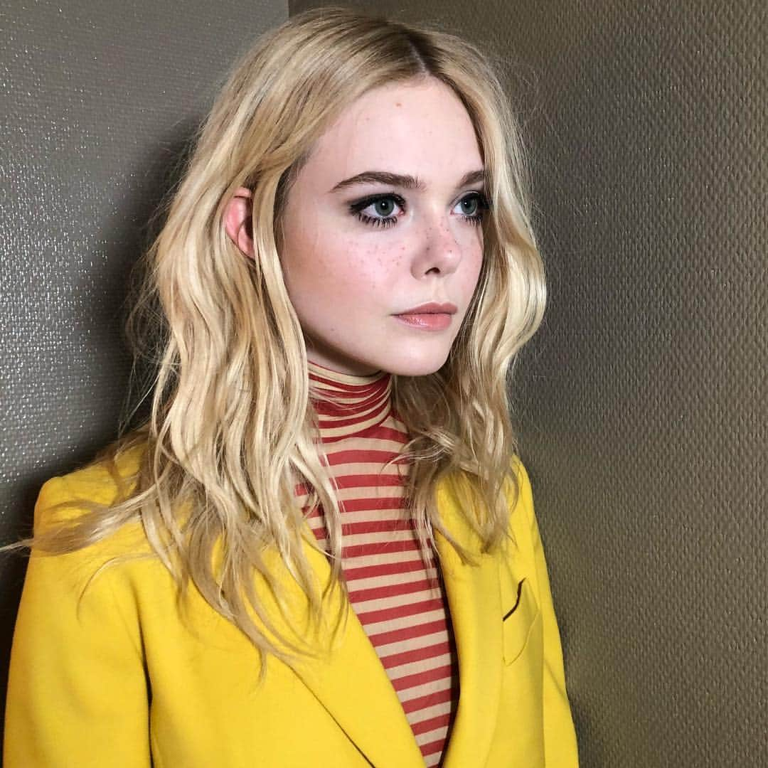 エル・ファニングさんのインスタグラム写真 - (エル・ファニングInstagram)「Twiggy x3 Went MOD for the @itwanmovie premiere tonight!!!! Thank you @quinnmurphy & @justjenda & @samanthamcmillen_stylist」9月13日 12時44分 - ellefanning