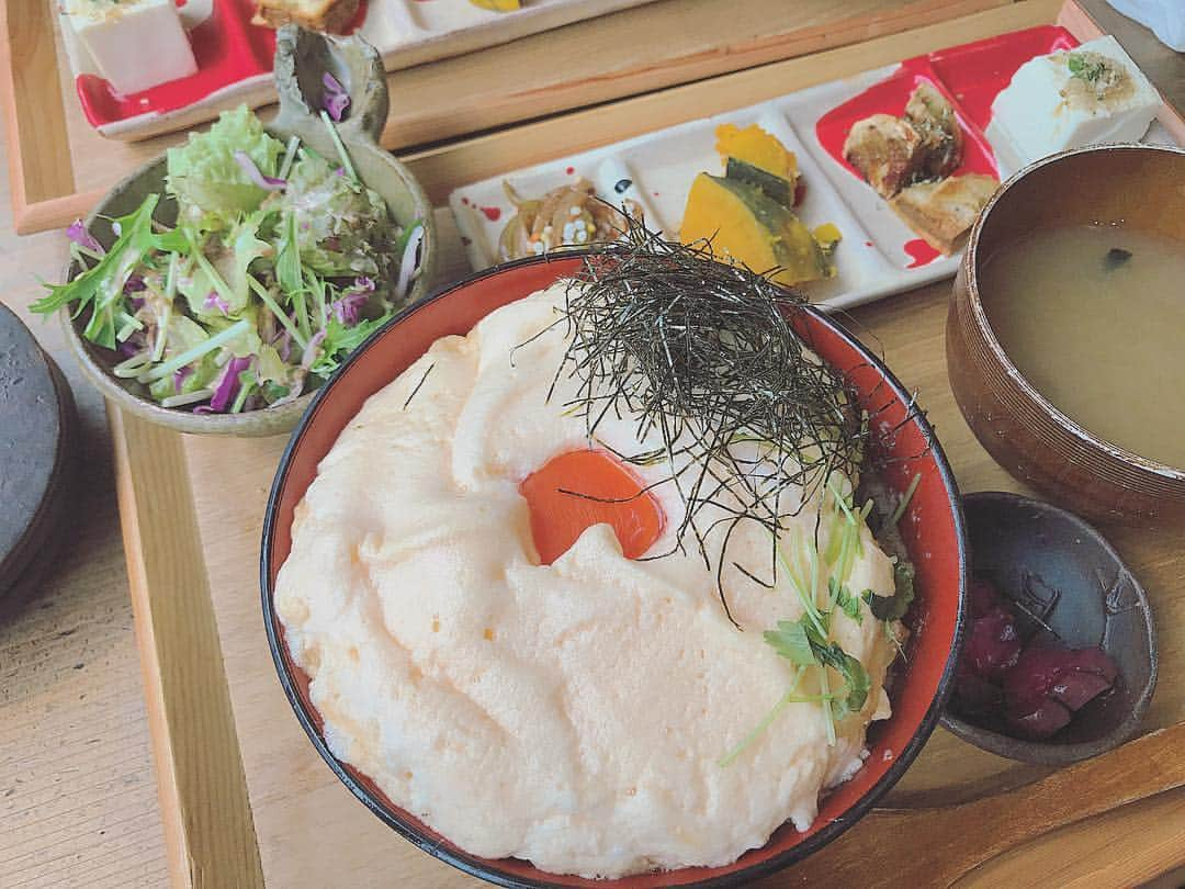 加藤夕夏さんのインスタグラム写真 - (加藤夕夏Instagram)「#難波ランチ #親子丼 #NAMBA #lunch  難波で見つけた親子丼🍳🤭♫ みなさんのお昼ご飯は何でしたか〜？」9月13日 13時04分 - uuka_nmb