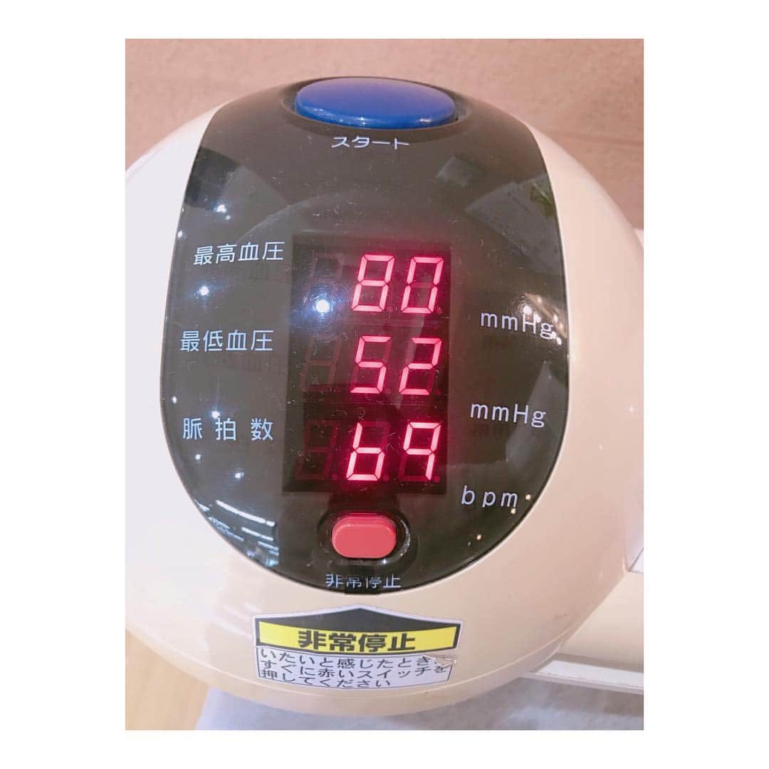 辻希美さんのインスタグラム写真 - (辻希美Instagram)「最近ずっと低めな血圧…。。 #血圧 #低血圧 #標準がわからないけど #私は上が90ないとふわふわしちゃう #低血圧はママ似」9月13日 13時12分 - tsujinozomi_official