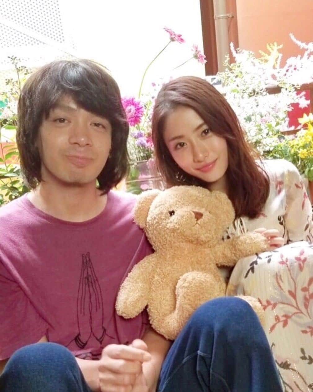 日本テレビ「高嶺の花」さんのインスタグラム写真 - (日本テレビ「高嶺の花」Instagram)「‪『#高嶺の花』ご視聴ありがとうございました！‬ ‪最後までももと直人の恋の行方、月島家・商店街チームの事を見守っていただき、本当に感謝です！‬ ‪少しずつ、キャストのオールアップの様子やオフショットなど紹介していきますね☆‬ ‪#石原さとみ #峯田和伸‬」9月13日 15時54分 - takanehana_ntv