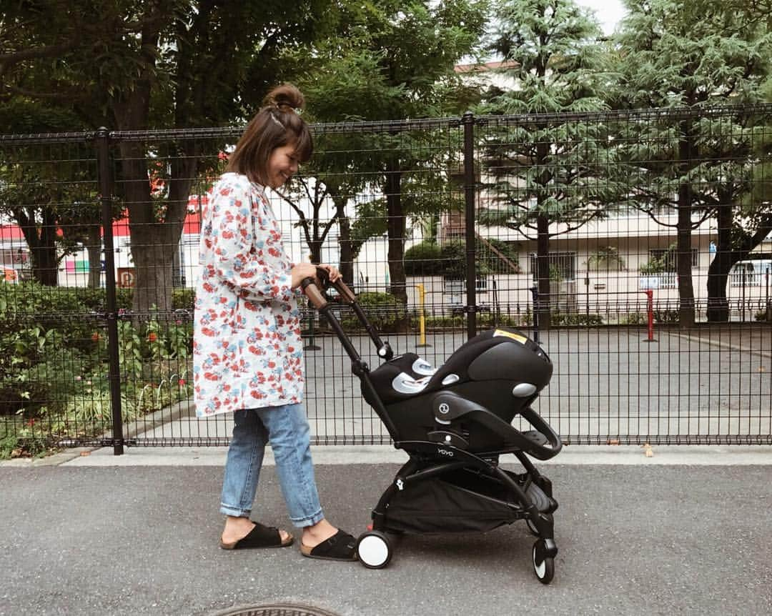 クロさんのインスタグラム写真 - (クロInstagram)「少しずつお外へ👶🏼🌿🌿 ベビーカーは @babyzenjapan に、 @cybex_japan のトラベルシステムエイトンQを合体😆✊🏽 走行性◎. . #ベビーカー #babycar #ベビーゼンyoyo  #babyzenyoyo #cybex #サイベックス  #エイトンQ #トラベルシステム #チャイルドシート #baby #babygirl #20180809 #0809 #love #女の子ママ #新米ママ #あいのり #instagood #instalike # #ママリ#ベビフル #生後35日 #生後35日目 #1m6d #ちびクロdiary」9月13日 16時04分 - kuro_risa