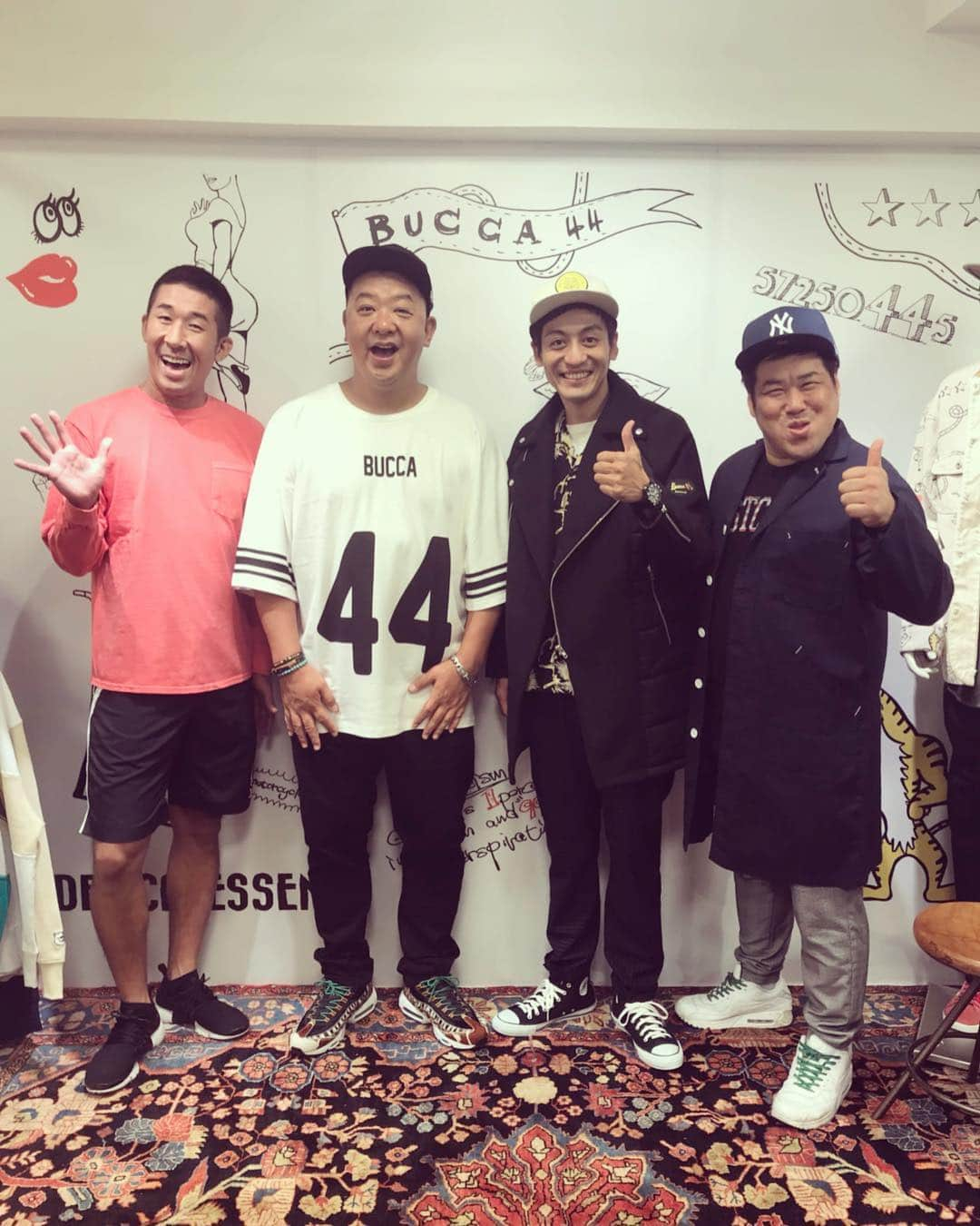 岩橋良昌さんのインスタグラム写真 - (岩橋良昌Instagram)「BUCCA44の展示会お招き頂きました #bucca44 #tko木下 さん#オシャレ#かわいい#センス#デザイン#サイズ#ありがとうございます#麒麟田村 さん#とろサーモン村田  さん #プラスマイナス岩橋 #恵比寿 #素敵やん#服#ブランド#アパレル#芸人#お笑い#お笑い芸人 #お笑い好きな人と繋がりたい #俺が1番背が低いのに1番顔でかい#ポポポセイドンジャパン」9月13日 16時07分 - maeeeeen1084