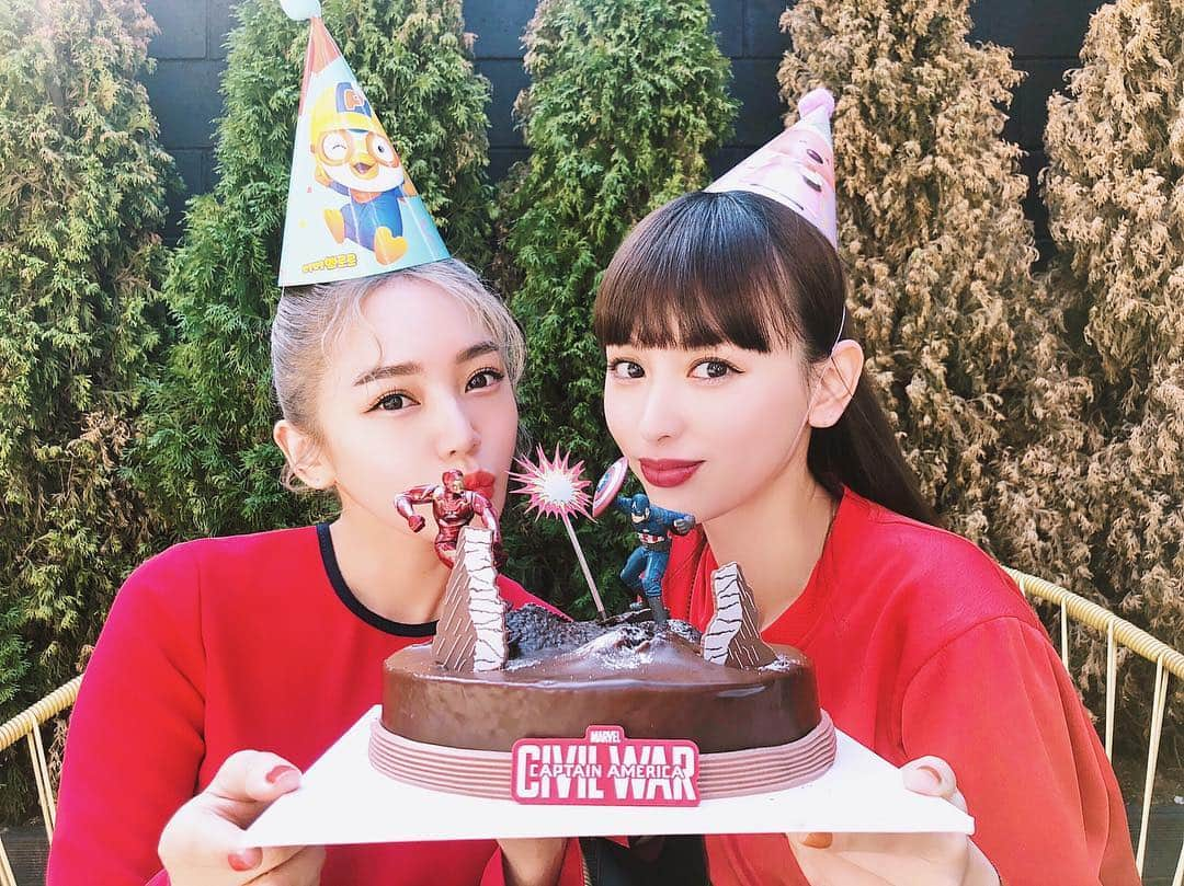 megbabyさんのインスタグラム写真 - (megbabyInstagram)「Happy birthday 👸🏻🎉🎉@emisuzuki_official ❤️ 生まれてきてくれてありがとう美しい友よ😂✨💖💖 先日、韓国でマキアチームとお祝いしました🎉😆」9月13日 16時52分 - _megbaby_