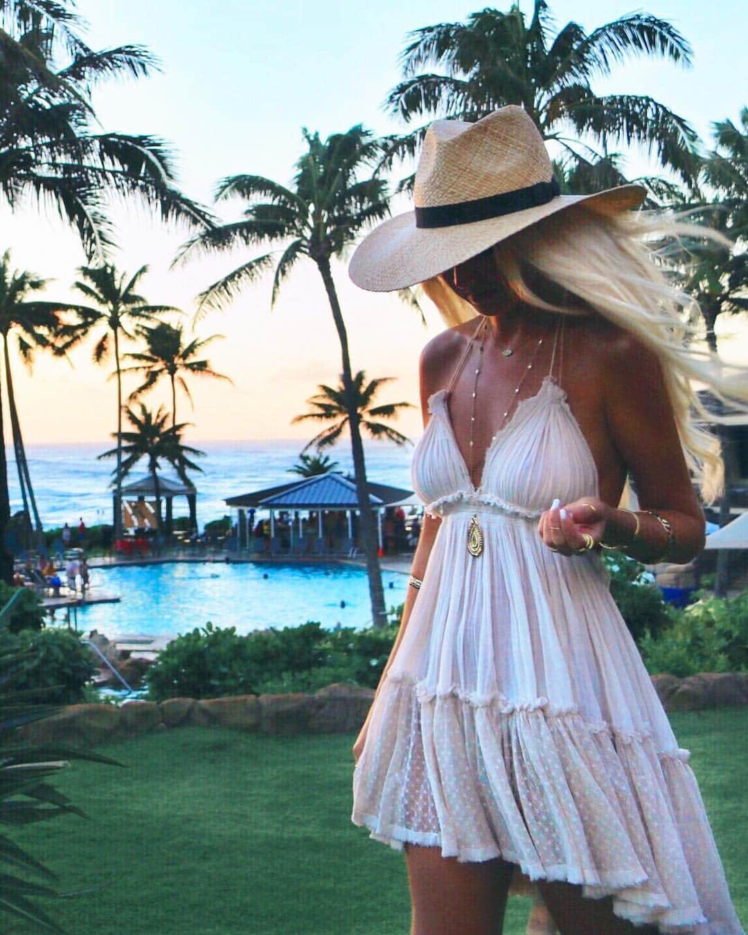 さんのインスタグラム写真 - (Instagram)「Looking forward to some balmy summer nights soon 💫☀️✨ . Wearing one of my favourite summer dresses in my favourite places ✨🌴 . Shop via my @liketoknow.it profile ~ link in bio 🌟 http://liketk.it/2xjli #liketkit . 📸 @bobbybense . #hawaii #summerdress #gypset #travelogger #sunset #sunsetlovers #bohostyle #ootd #GLLSunsets #resortstyle #turtlebay」9月13日 16時54分 - gypsylovinlight