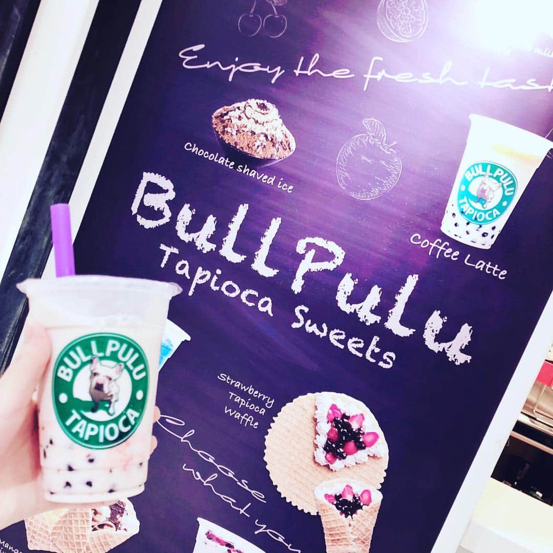 内田琴音のインスタグラム：「アリオ橋本のBULLPULUタピオカ💗ココナッツいちごみるく果肉入りで美味しかった🍼🍓 #bullpulu #bullpulutapioca #tapioca #instadrink #アリオ橋本」