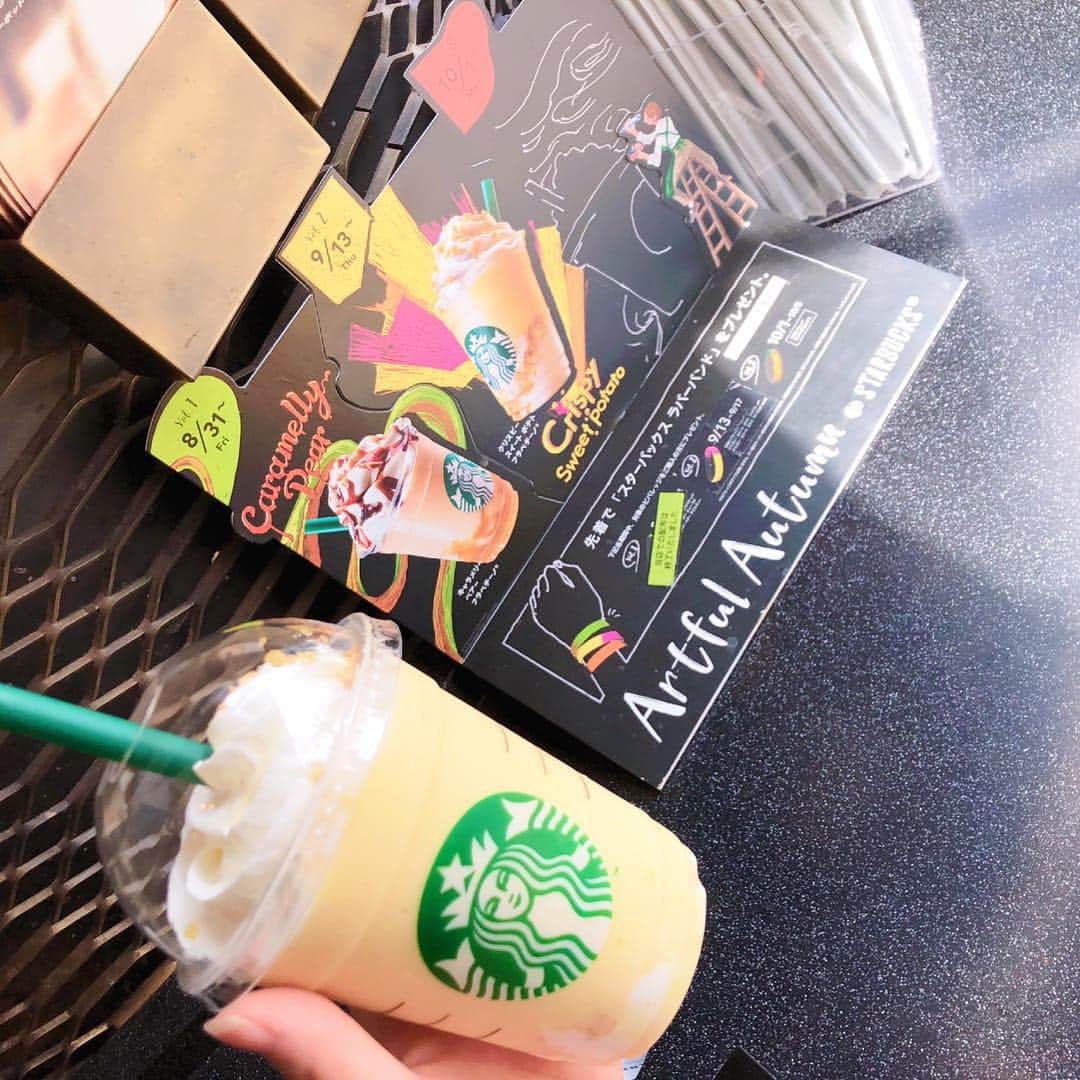 内田琴音のインスタグラム：「スタバ新作初日！クリスピー スイート ポテト フラペチーノ🍠 めっちゃさつまいも！ カリカリが芋けんぴみたいな味するって思ったら芋けんぴだった😘 美味しかったー！これはリピートな予感…💕💕 #starbuckscoffee #sweetpotato #instadrink #autumn #スタバ新作」