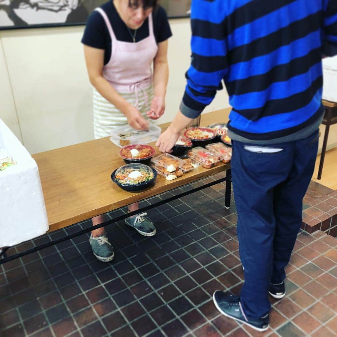 NCC新潟コンピュータ専門学校さんのインスタグラム写真 - (NCC新潟コンピュータ専門学校Instagram)「nccのお昼はお弁当販売があります！ 安いので、財布にありがたい！  早く行くともっとあります！  #ncc #nsg #カレッジリーグ #nsgカレッジリーグ #学食 #お弁当 #ncc学生インスタ部 #からあげ などがあります！#新潟コンピュータ専門学校」9月13日 17時32分 - ncc_niigata