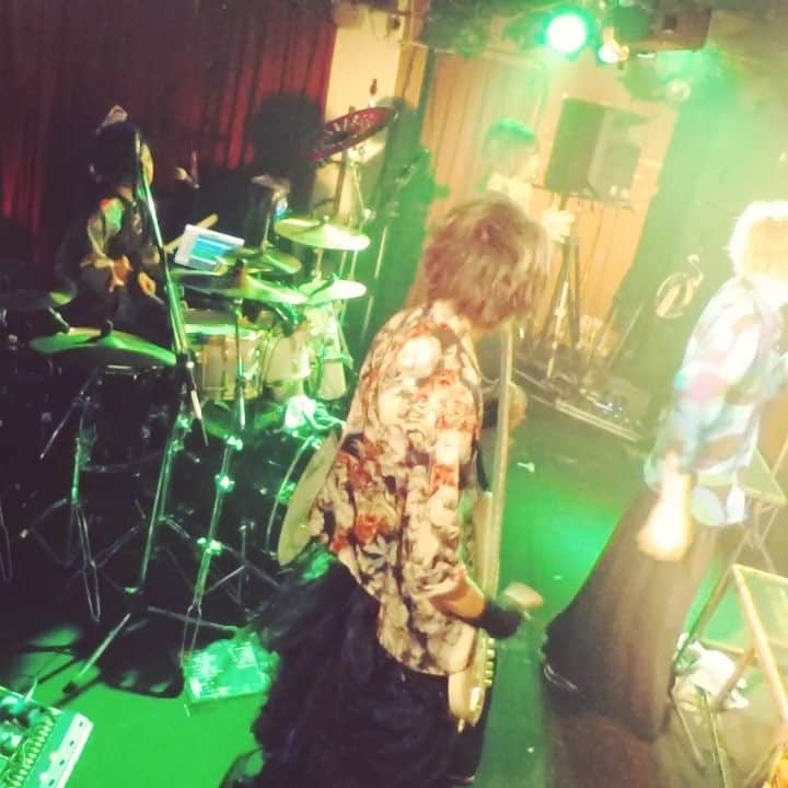 ハク のインスタグラム：「沖縄1日目  ハロミュジック さなさんの余裕っぷりと1Aのみおさんに注目  #強くてNEWGAME #沖縄 #ハロミュジック #今ちょん切れた」