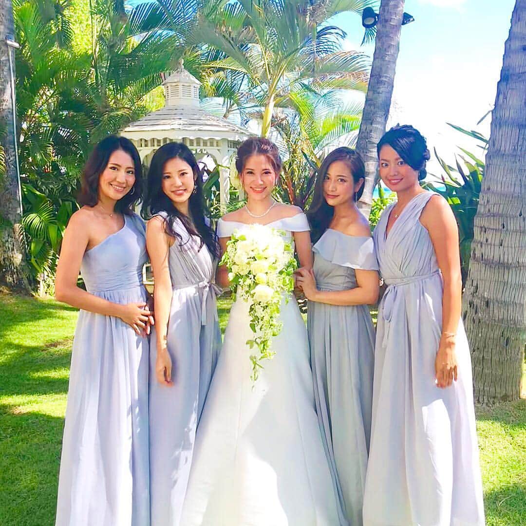 麻倉みなのインスタグラム：「高校、大学からの親友の結婚式でハワイに行ってきました。 とっても綺麗だった😭😭 おめでとう😭❤︎ #hawaii  #moanasurfrider  #wedding」