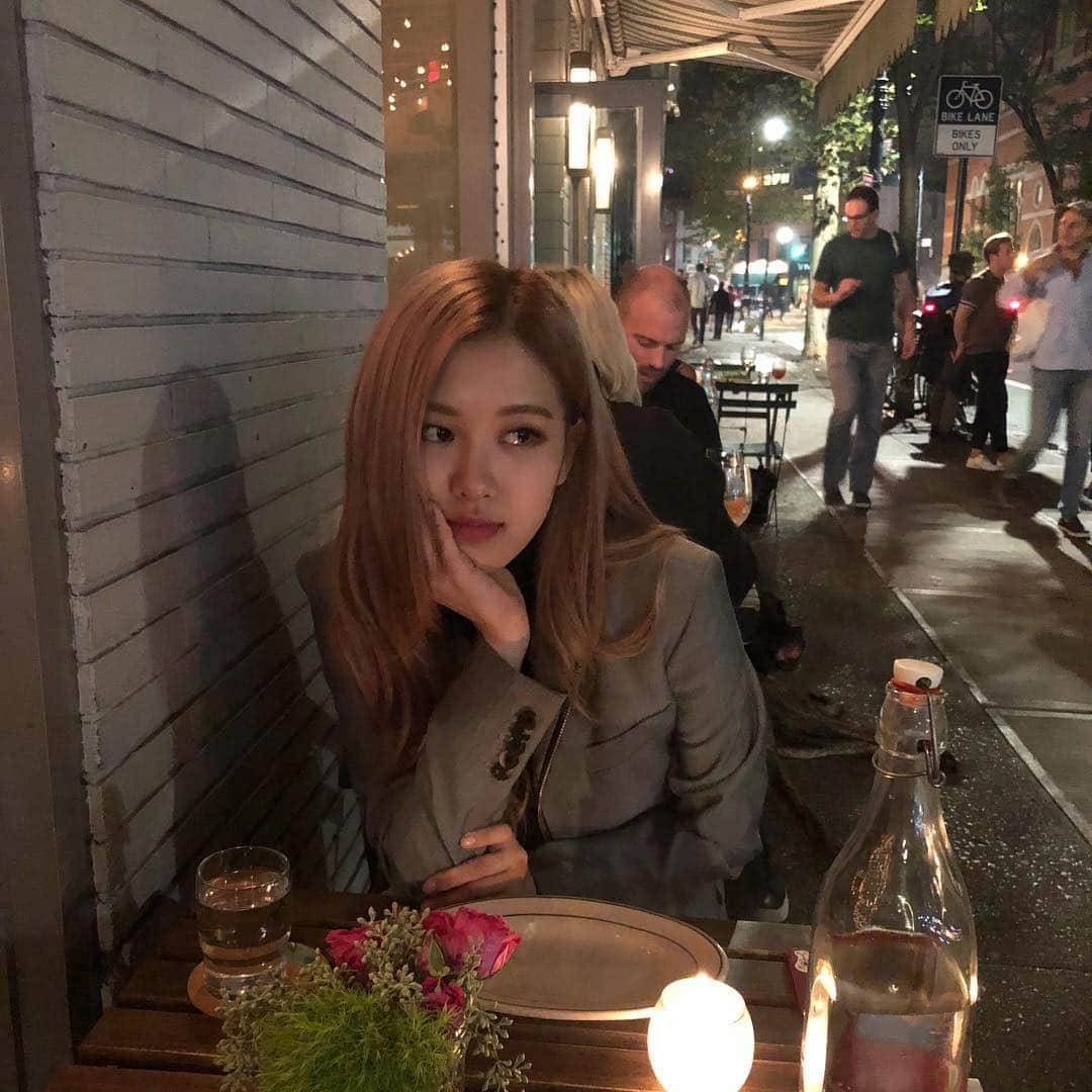 ロゼさんのインスタグラム写真 - (ロゼInstagram)「dinner in NY 🍽💗」9月13日 20時45分 - roses_are_rosie