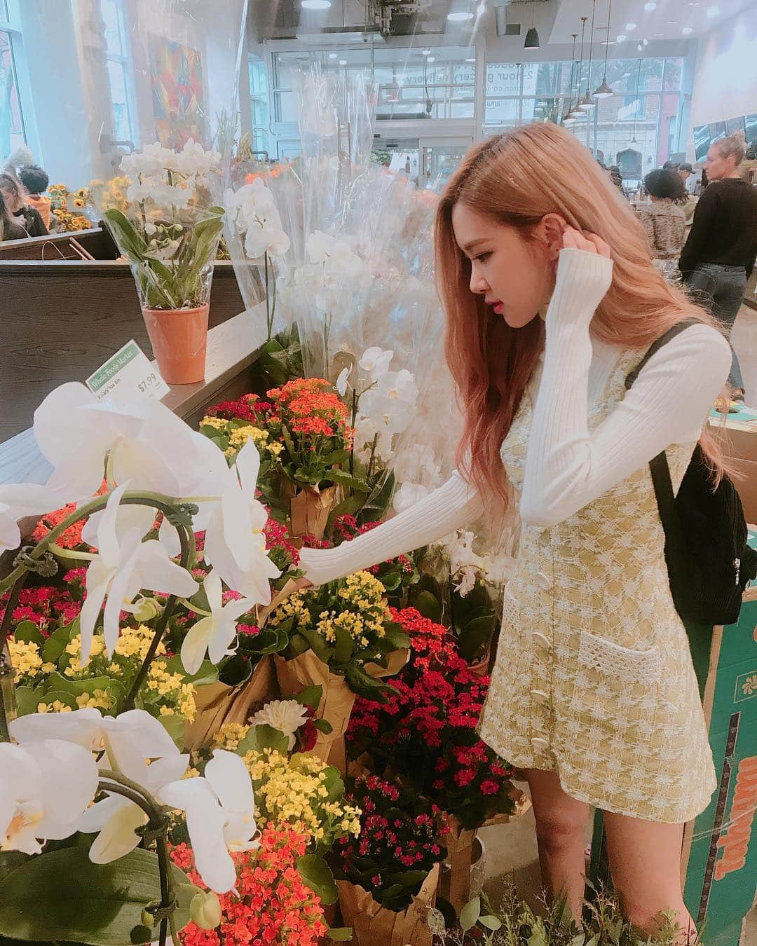 ロゼさんのインスタグラム写真 - (ロゼInstagram)「supermarket flowers 💐」9月13日 20時48分 - roses_are_rosie