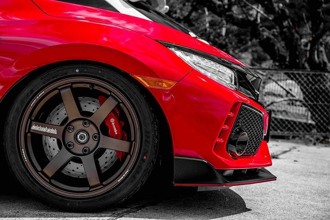 のインスタグラム：「_ Honda FK8 CIVIC TYPE R of ASLAN _ Shot: 11-Sep 2018 owner: @aslan_inc_japan . photo: @mistbahn _ Wheels: RAYS TE37 SAGA Front: 18inch, 10J, +34, FACE4 Rear: 18inch, 9.5J, +45, FACE3 _ Tires: Dunlop Direzza Z3 Front: 275/30R18 Rear: 245/40R18 _ Wheel Nuts: OSAKAJDM "MASTER NUTS" _ _ #jdm #hondacivic #hondacivictyper #civic #fk8 #fk8typer #10gencivic #aslan #アスラン #spiritshocks #jdmwheels #rays #te37 #rayste37 #te37saga #dunloptires #dunlop #direzza #direzzaz3 #osakajdm #civicnation #hondatuning #シビック #ホンダシビック #k20c #kseries #hondanation #hondagram #vtec #vtecsociety」