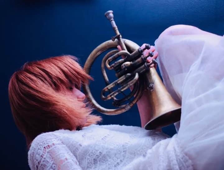 山崎千裕のインスタグラム：「#selfie  #takeaselfie #breeze  #periodinstruments #trumpet #flugelhorn  #redhair #love #art #Autumn  #abreathoffreshair」