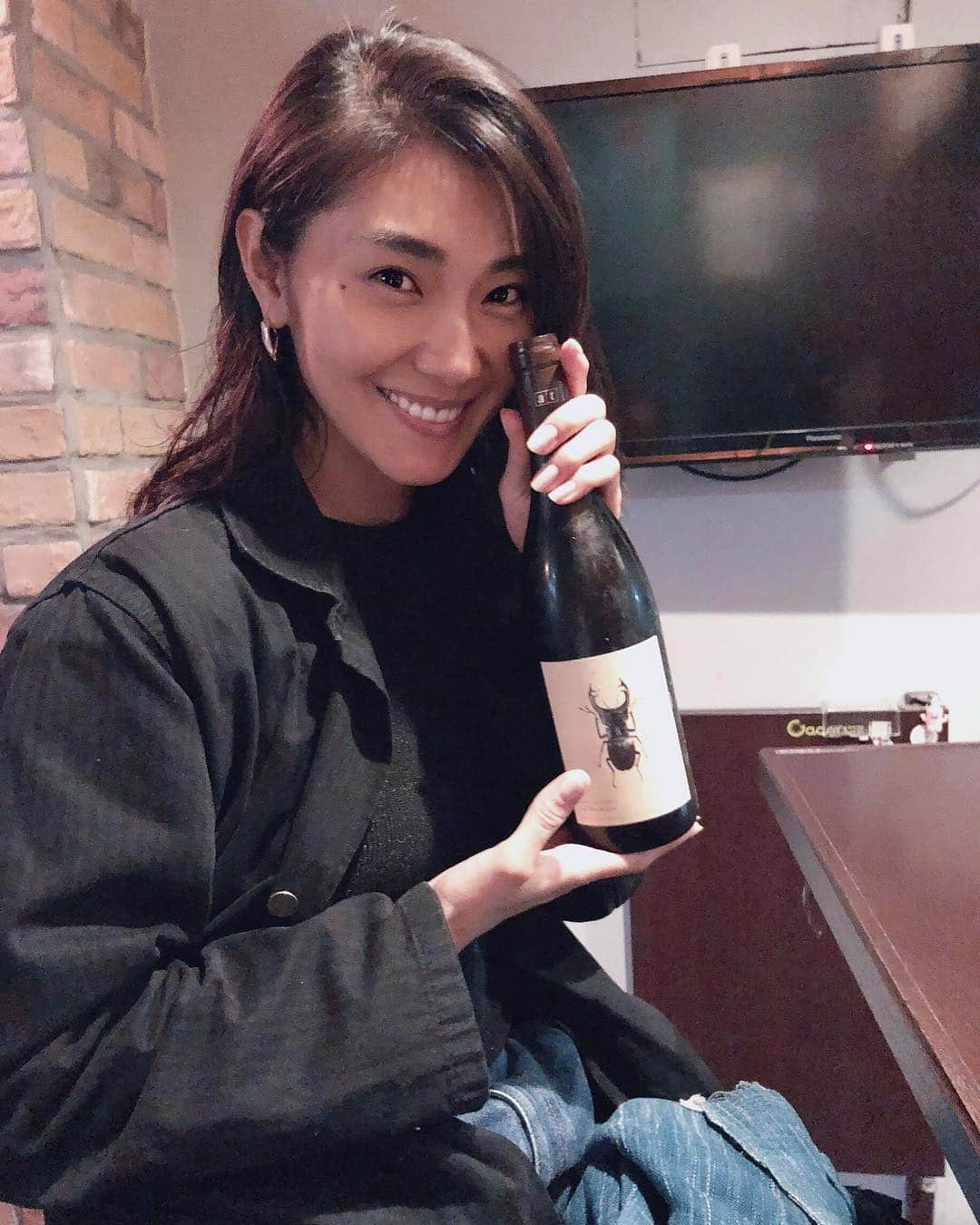 瀬畑茉有子さんのインスタグラム写真 - (瀬畑茉有子Instagram)「🍷🌿 . . 宇田川町にあるワインバー”Parc” にあった激レアワイン❣️😳💞 Thank you😚🙏🏻 . . My favorite silver pierce . . 💎 セイナ @seina4444 デザインのシルバーピアス😚❣️ @lemontree_official で買えるよ💕 . . #wine #parc #tokyo #shibuya #winebar #specialwine #silver #silverpierce #lemontree #udagawa #bar #winestagram #thanks #restaurant #tokyorestaurant #favorite #stag  #japanese #aniversary #dayoff #photooftheday #jewelry #シルバーピアス #シルバーアクセサリー #レモンツリー #ワイン #パルク #クワガタ」9月14日 8時39分 - sehatamayuko