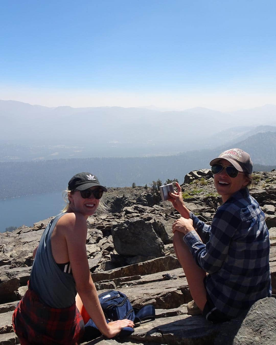 キンバリー・ヒルさんのインスタグラム写真 - (キンバリー・ヒルInstagram)「Thankful for time I get to spend with my sweet friend, including hiking mountains in Tahoe and watching her get her white coat!」9月14日 9時17分 - kimjayehill