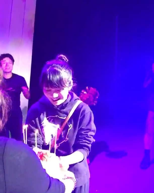 森田涼花のインスタグラム：「場当たりでサプライズビックリ ローリングソングみんなにお祝いして頂きました♢♥︎♢★ 大阪サンケイホールブリーゼにて残り5公演。。 ﻿ ありがとうございます26歳になりました。﻿ どんな26さいになるのかなぁ。。 色々あるけど色々、楽しみたいと思いますっ。」