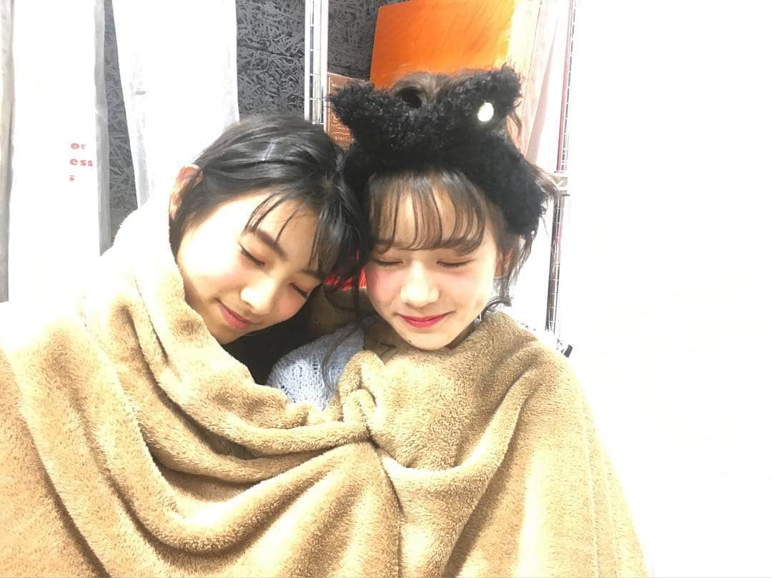 ニコ☆プチのインスタグラム：「＊ 気持ちいいブランケットにくるまる あんなとこっちゃん♡♡ #田中杏奈#琴楓」