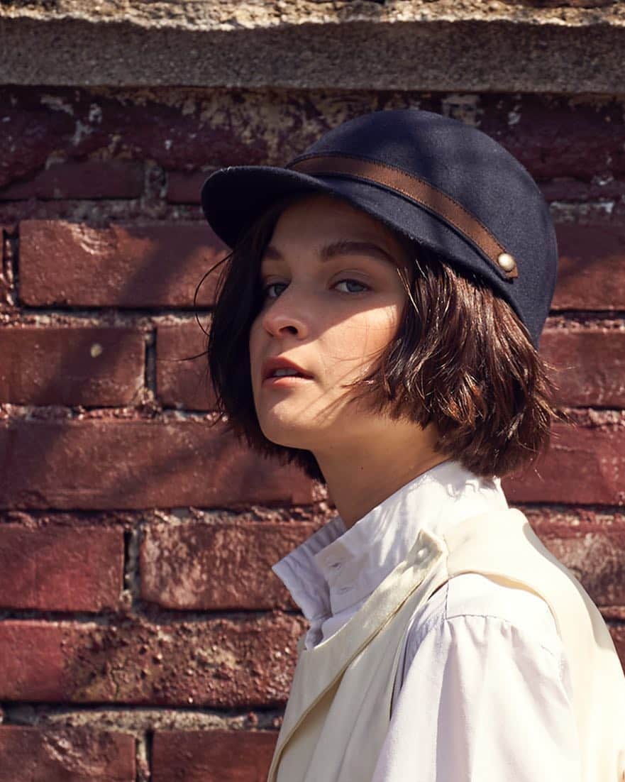のインスタグラム：「"LA MAISON DE LYLLIS" HAT ORDER 9/15 Sat. - 9/16 Sun. 銀座店 9/29 Sat. - 9/30 Sun. 二子玉川店 内面の美しい誇り高き女性という花言葉を持つAMALYLLISから連想されるような女性のためのハットブランド「La Maison de Lyllis＜ラ メゾン ド リリス＞」。デザイナー"葛西美歌"氏を迎えてオーダー会を開催いたします。 - ＜ORDER EVENT＞ ― 好みの帽子を選ぶのではなく、オーダーする ― そんな素敵な機会をご提案します。鮮やかな色味、なめらかな質感が特徴の帽子素材約100～150種類をご用意。お好きなスタイルをお選びください。また、各種オプションもご用意しておりますので、是非この機会に自分スタイルのハットをオーダーください。 - ＜DESIGNER APPEARANCE ＞ 9/15 Sat. - 9/16 Sun. 13:00 - 18:00 銀座店 9/29 Sat. - 9/30 Sun. 13:00 - 18:00 二子玉川店 デザイナー"葛西美歌"氏を迎えてオーダー会を開催いたします。デザイナーとのパーソナルなコミュニケーションをお楽しみください。 #estnation #lamaisondelyllis @estnation_ginza @lamaisondelyllis」