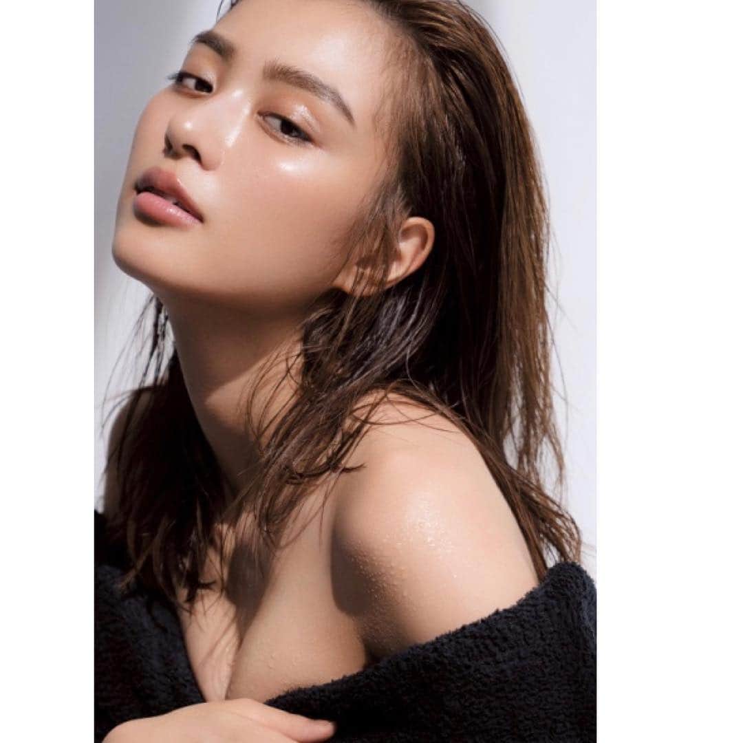 佐川理佳のインスタグラム：「anan magazine @rio_uchida ph  Kazutaka Nakamura sty  Miho Nozaki hm  Rika Sagawa #mywork」