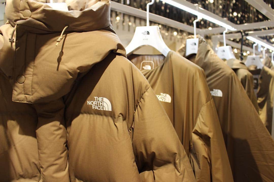 のインスタグラム：「話題のコラボ！＜ザ・ノース・フェイス＞×＜ハイク＞第2弾が発売。 詳しくはプロフィールリンクからご覧ください🔝 . THE NORTH FACE × HYKE 2018FW COLLECTION 2018.9.12 wed - 9.18 tue 本館3階＝センターパーク/ザ・ステージ#3 @restyle_isetan_shinjuku @hyke_official #hyke #ハイク @thenorthface #thenorthface  #ザノースフェイス @thenorthfacehyke #thenorthfacehyke #collaboration #コラボレーション #コラボ #fashion #Isetan #tokyo #shinjuku #新宿 #伊勢丹 #伊勢丹新宿店」