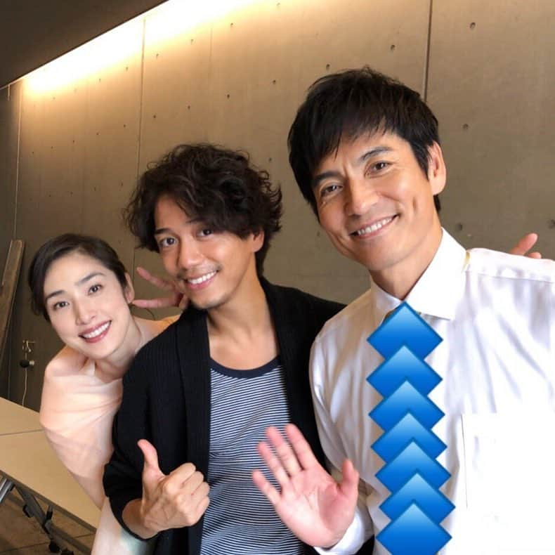 山崎育三郎さんのインスタグラム写真 - (山崎育三郎Instagram)「本日も終日助六。  隣のスタジオに大好きな先輩発見。  天海祐希さんと沢村一樹さん。  いつ会ってもステキなお2人。  パワー貰いました。  引き続き助六もどりまーす。」9月14日 15時05分 - ikusaburo_yamazaki